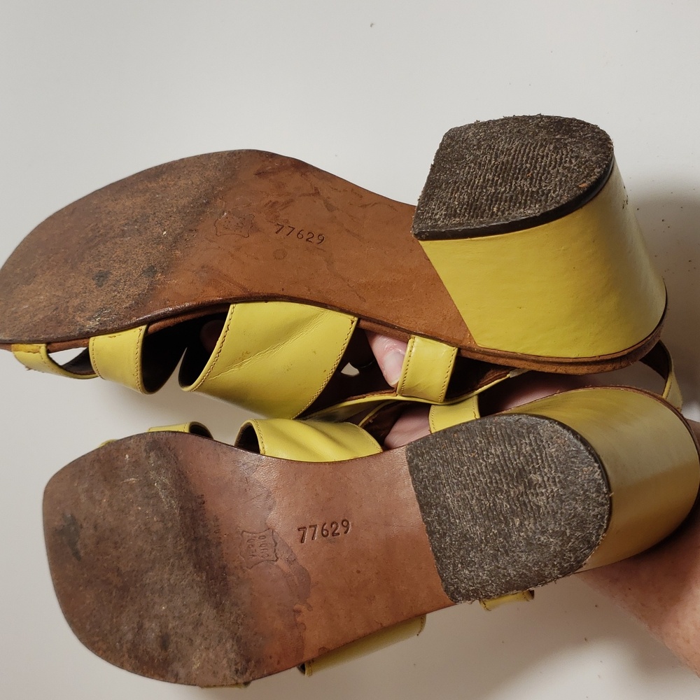 Vintage Womens Yellow Hush Puppies Wide Band Square Heel Sandals - Picture 5 of 12